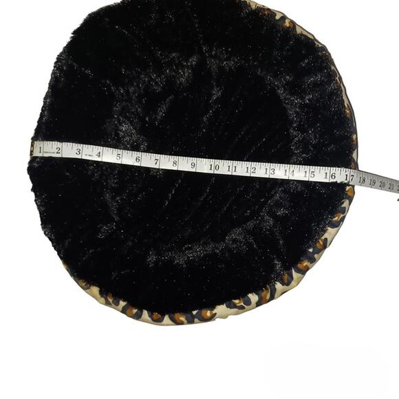 Cloth Animal Print Dog Or Cat Bed 20" Round - Picture 4 of 5